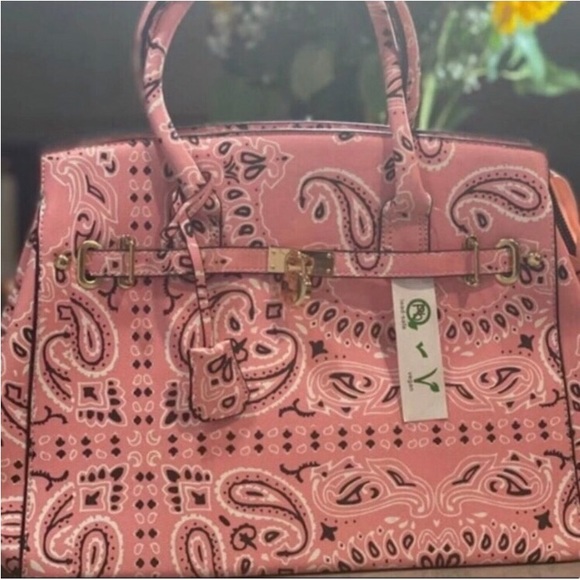 EXTREMELY RARE pink bandanna print purse - Picture 1 of 2